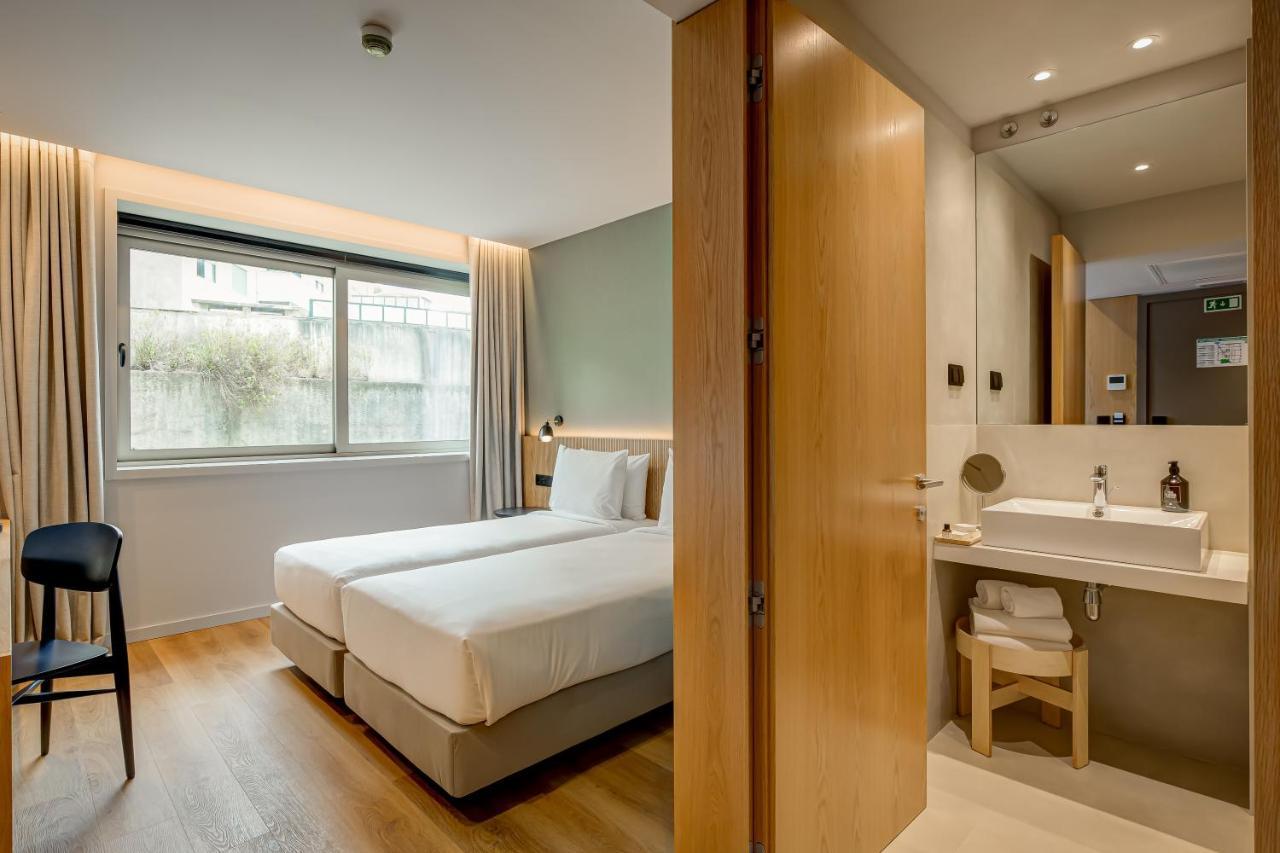 Acta The Clover Hotel Oporto